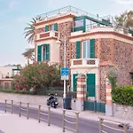L'etoile Du Moure Rouge # Vue - Port Et A Pied - Evasion De Reve